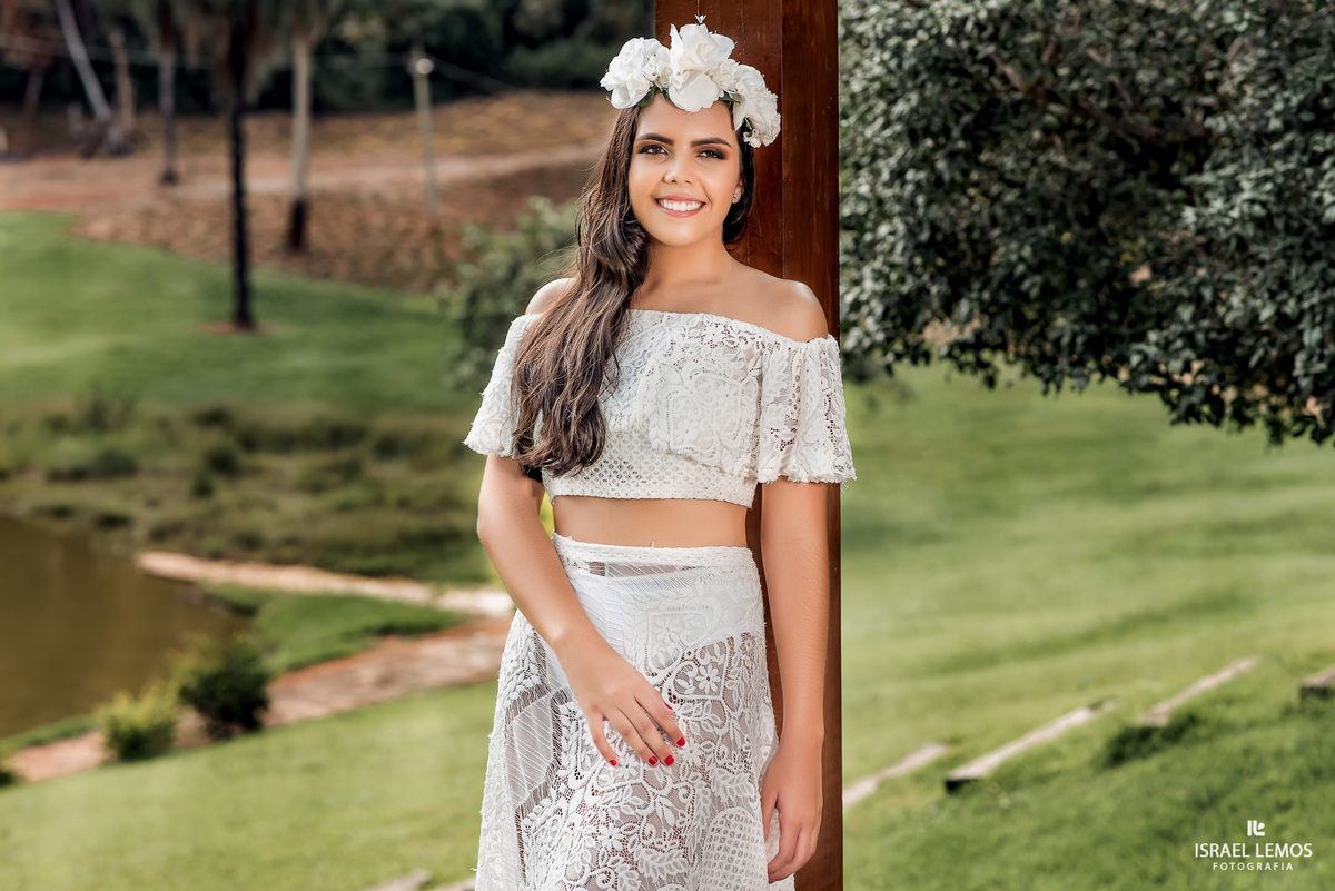 Fotos da debutante Laura na cidade de Pitangui na setma vila do ouroe produção de para de minas com as fotos de Israel lemos fotografo de Para de minas MG BH