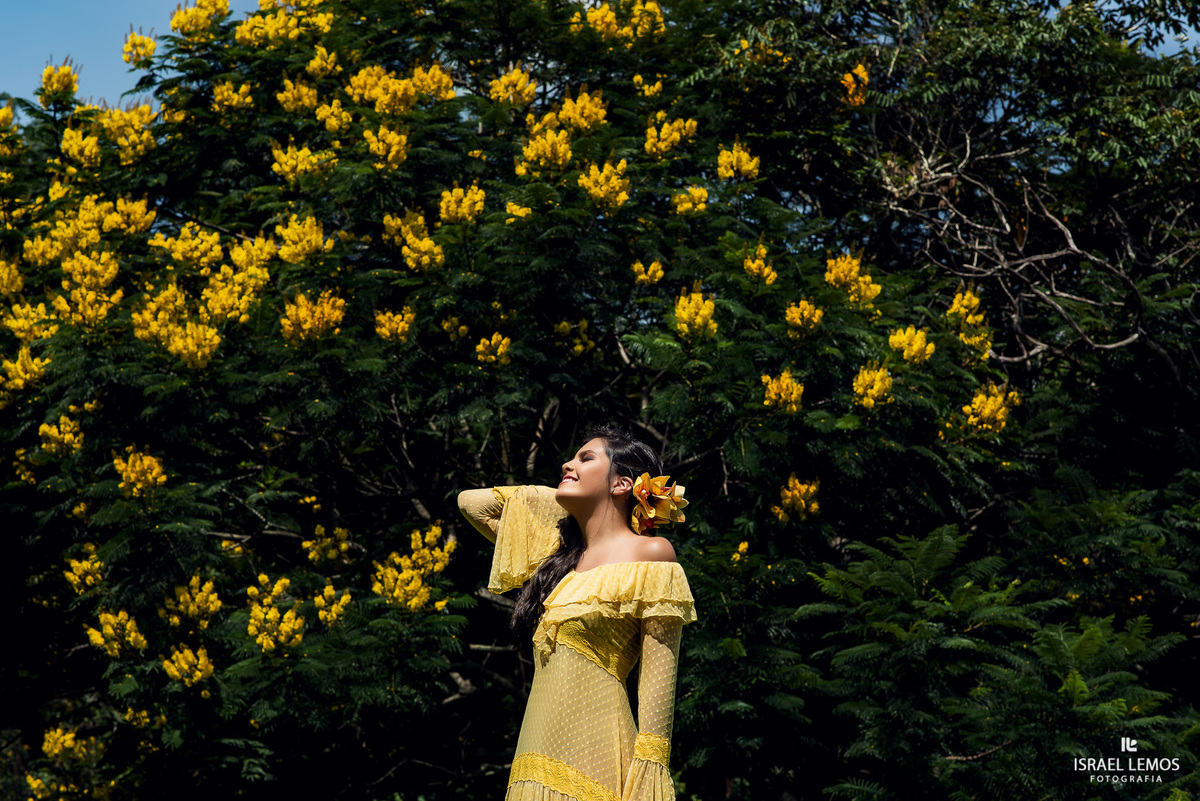 Fotos da debutante Laura na cidade de Pitangui na setma vila do ouroe produção de para de minas com as fotos de Israel lemos fotografo de Para de minas MG BH