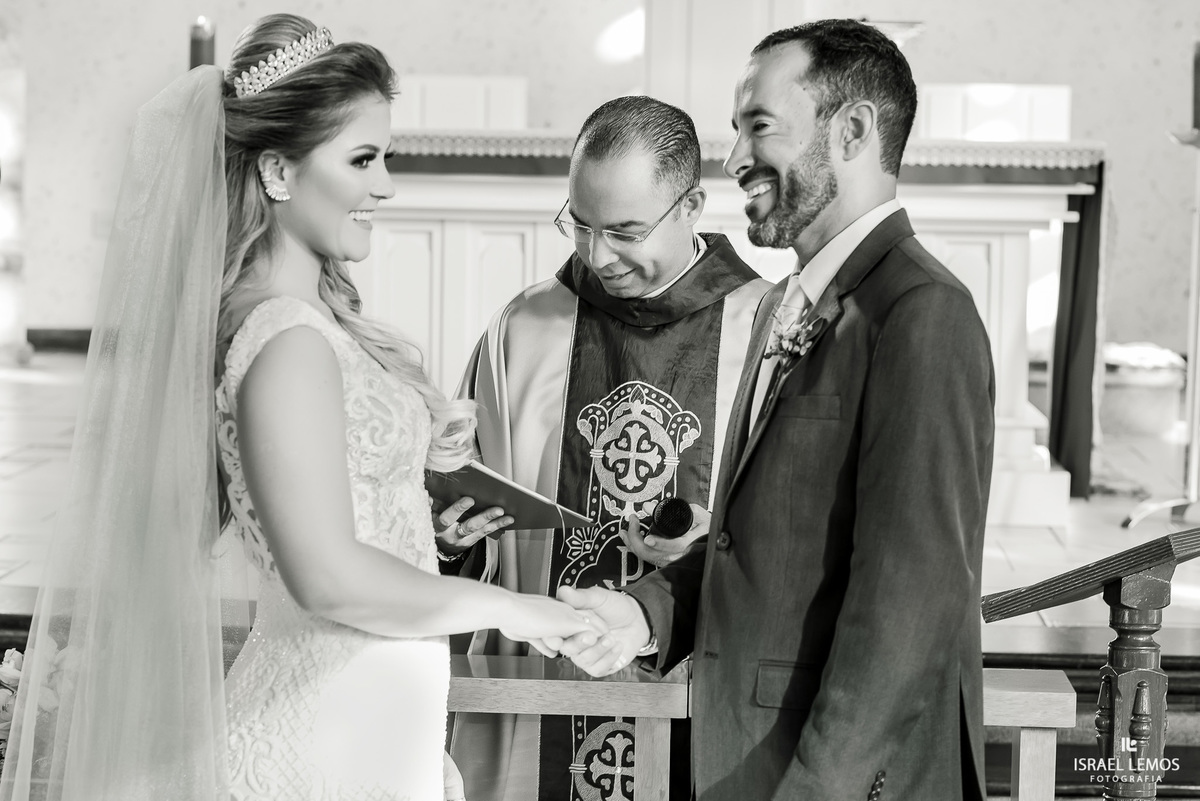 Casamento de Fran e junior realizado na Silmaria noivasna igreja sao francisco em cidade de Para de minas/MG, fotografia registrada pelo fotógrafo de casamento Israel Lemos.