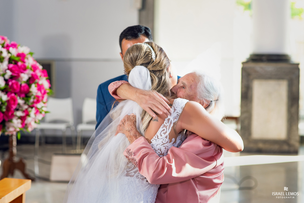 Casamento de Fran e junior realizado na Silmaria noivasna igreja sao francisco em cidade de Para de minas/MG, fotografia registrada pelo fotógrafo de casamento Israel Lemos.