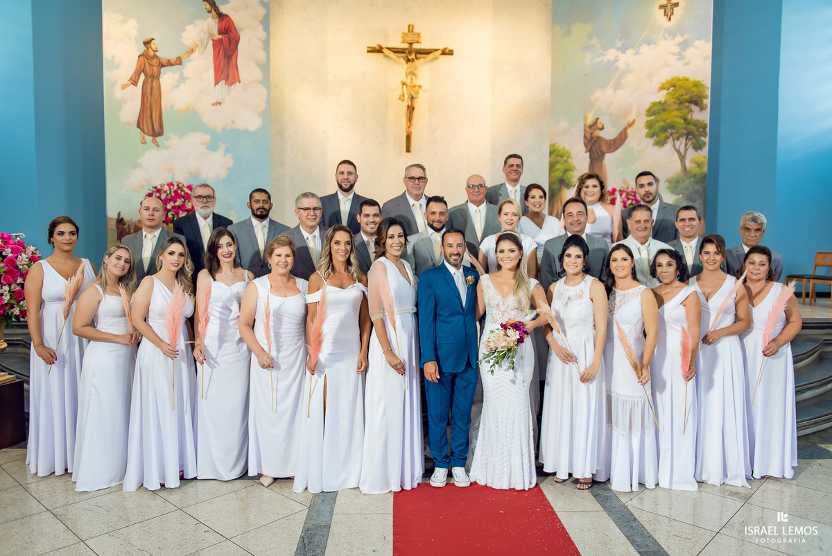 Casamento de Fran e junior realizado na Silmaria noivasna igreja sao francisco em cidade de Para de minas/MG, fotografia registrada pelo fotógrafo de casamento Israel Lemos.