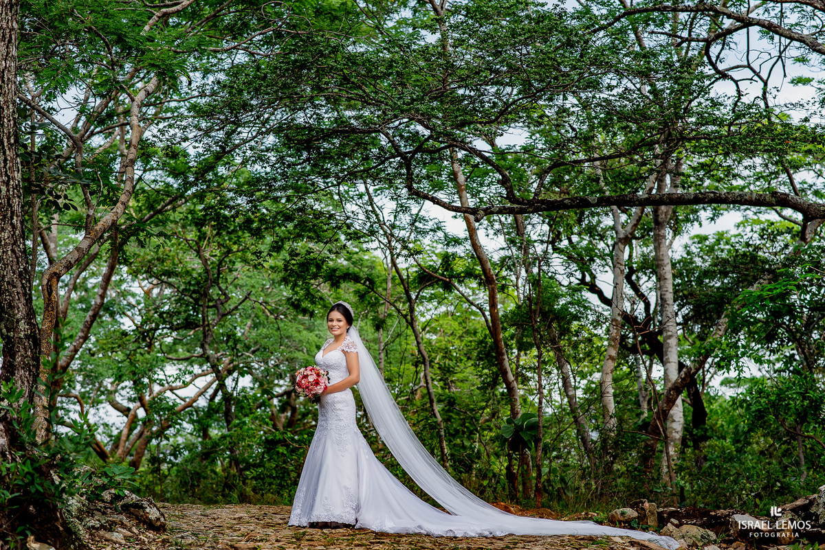 Casamento de Pablo e Isabele make de Betnia Diniz na cidade de Pitangui fotos na serra do cipo e fotografo cidade de Para de minas/MG, fotografia registrada pelo fotógrafo de casamento Israel Lemos.