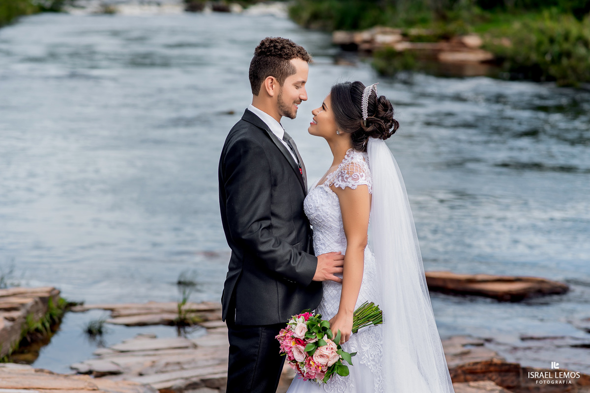 Casamento de Pablo e Isabele make de Betnia Diniz na cidade de Pitangui fotos na serra do cipo e fotografo cidade de Para de minas/MG, fotografia registrada pelo fotógrafo de casamento Israel Lemos.