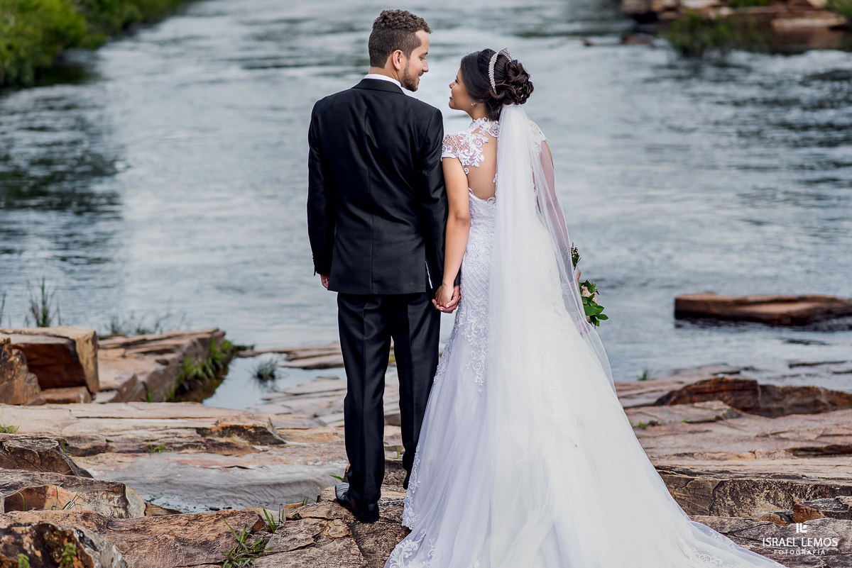 Casamento de Pablo e Isabele make de Betnia Diniz na cidade de Pitangui fotos na serra do cipo e fotografo cidade de Para de minas/MG, fotografia registrada pelo fotógrafo de casamento Israel Lemos.