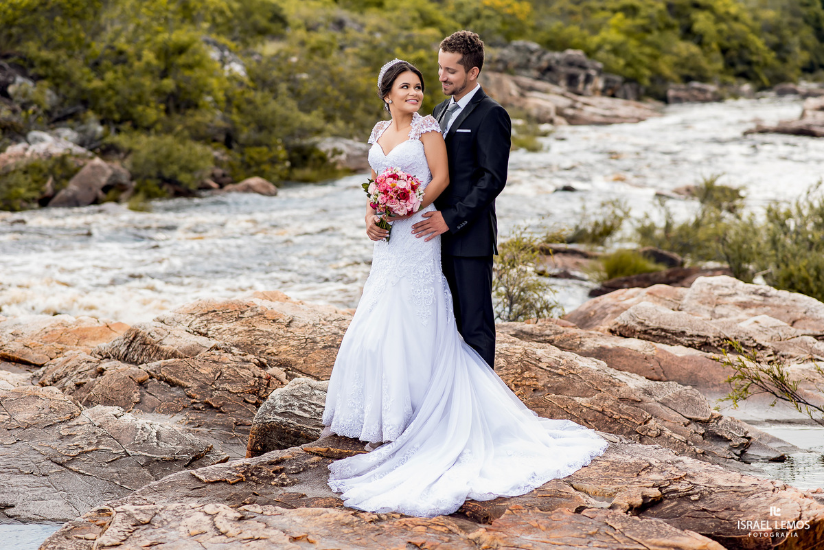 Casamento de Pablo e Isabele make de Betnia Diniz na cidade de Pitangui fotos na serra do cipo e fotografo cidade de Para de minas/MG, fotografia registrada pelo fotógrafo de casamento Israel Lemos.