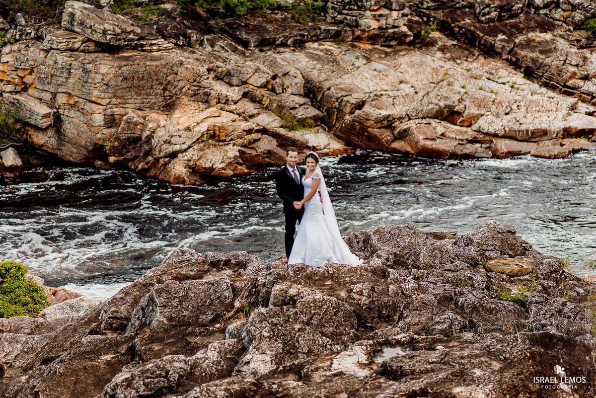 Casamento de Pablo e Isabele make de Betnia Diniz na cidade de Pitangui fotos na serra do cipo e fotografo cidade de Para de minas/MG, fotografia registrada pelo fotógrafo de casamento Israel Lemos.