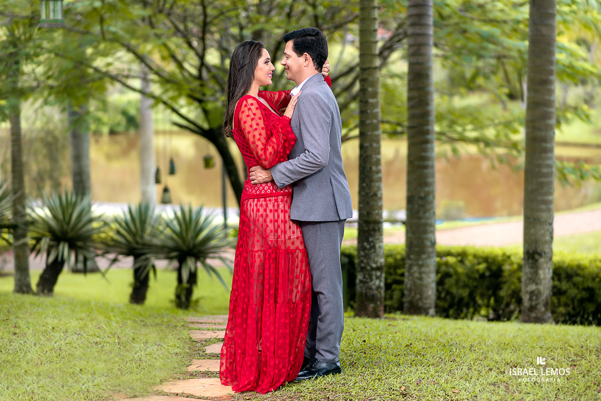 fotos de pre casamento de Rafaellem e sargento Marcelo  da stima vila do ouro da cidade de pitangui fotos no shangrila e fotografo cidade de Para de minas/MG, fotografia registrada pelo fotógrafo de casamento Israel Lemos. e Produção de Silmaria oliveira 