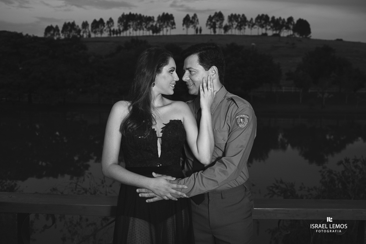 fotos de pre casamento de Rafaellem e sargento Marcelo  da stima vila do ouro da cidade de pitangui fotos no shangrila e fotografo cidade de Para de minas/MG, fotografia registrada pelo fotógrafo de casamento Israel Lemos. e Produção de Silmaria oliveira 