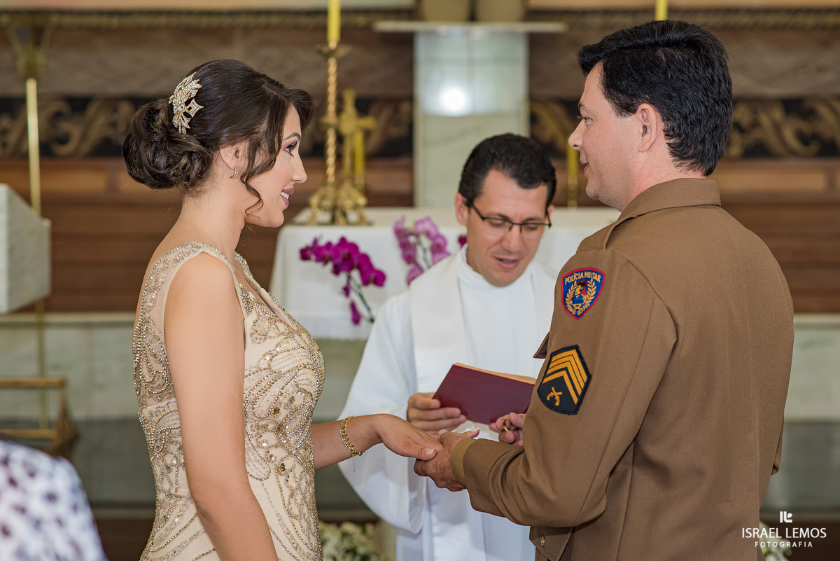 fotos do casamento de Rafaellem e sargento Marcelo  da setima vila do ouro da cidade de pitangui fotos  e fotografo cidade de Para de minas/MG, fotografia registrada pelo fotógrafo de casamento Israel Lemos. e Produção de Tamara oliveira 