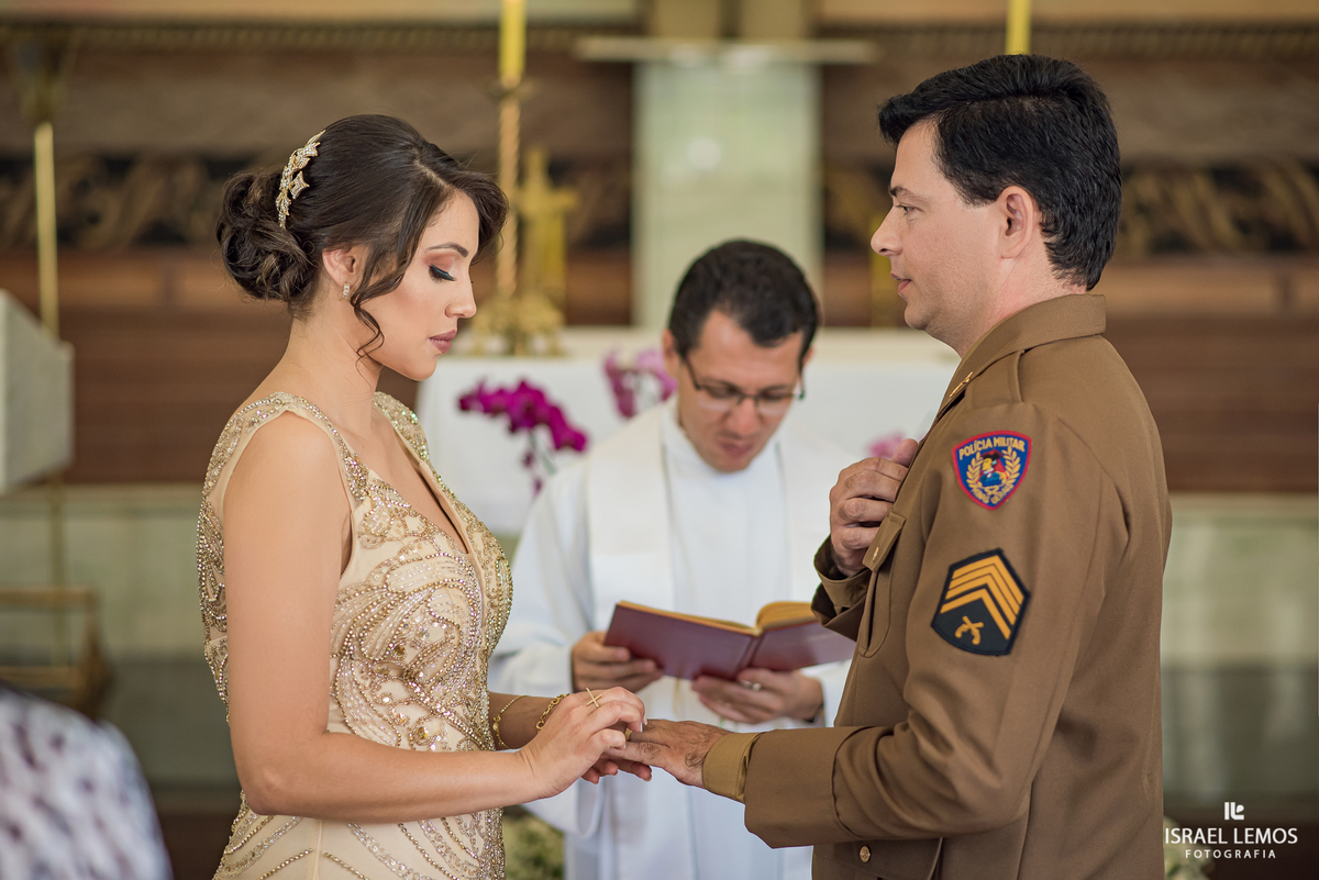 fotos do casamento de Rafaellem e sargento Marcelo  da setima vila do ouro da cidade de pitangui fotos  e fotografo cidade de Para de minas/MG, fotografia registrada pelo fotógrafo de casamento Israel Lemos. e Produção de Tamara oliveira 