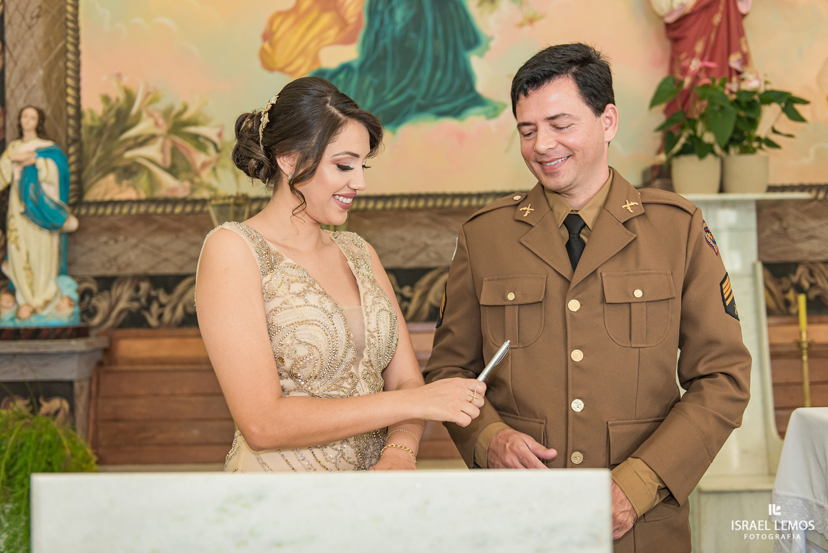 fotos do casamento de Rafaellem e sargento Marcelo  da setima vila do ouro da cidade de pitangui fotos  e fotografo cidade de Para de minas/MG, fotografia registrada pelo fotógrafo de casamento Israel Lemos. e Produção de Tamara oliveira 