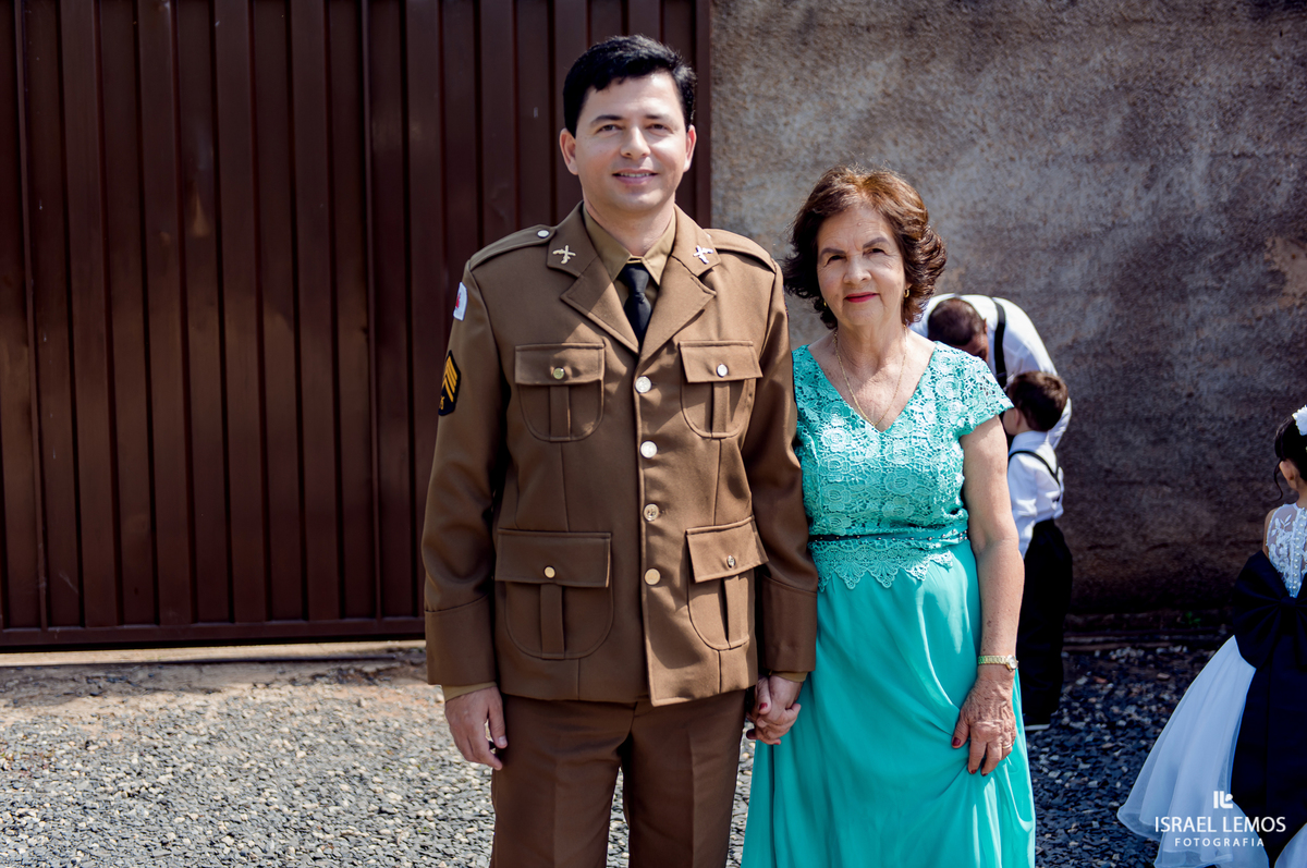 fotos do casamento de Rafaellem e sargento Marcelo  da setima vila do ouro da cidade de pitangui fotos  e fotografo cidade de Para de minas/MG, fotografia registrada pelo fotógrafo de casamento Israel Lemos. e Produção de Tamara oliveira 