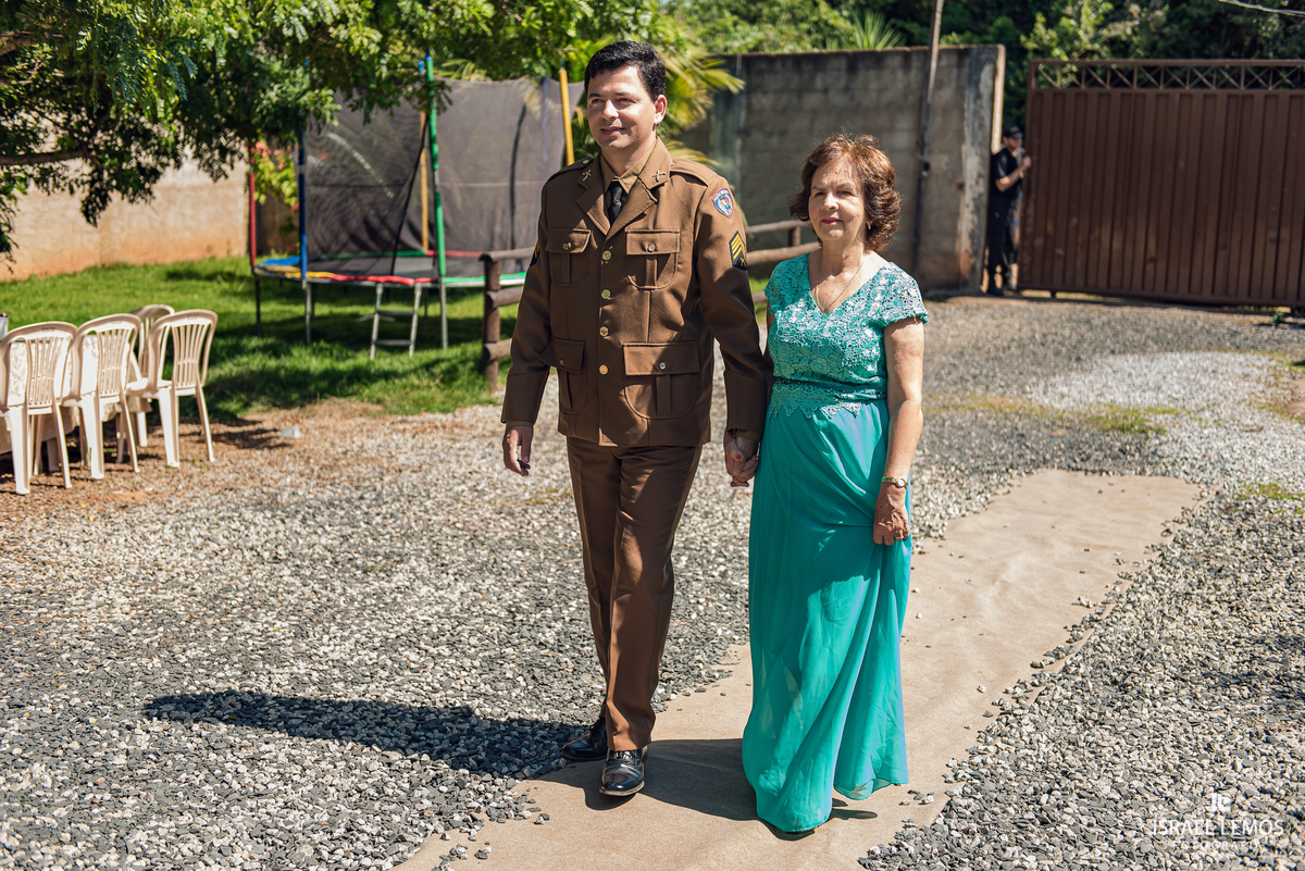 fotos do casamento de Rafaellem e sargento Marcelo  da setima vila do ouro da cidade de pitangui fotos  e fotografo cidade de Para de minas/MG, fotografia registrada pelo fotógrafo de casamento Israel Lemos. e Produção de Tamara oliveira 