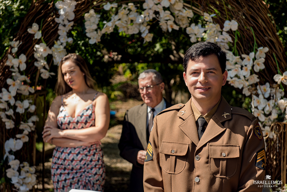 fotos do casamento de Rafaellem e sargento Marcelo  da setima vila do ouro da cidade de pitangui fotos  e fotografo cidade de Para de minas/MG, fotografia registrada pelo fotógrafo de casamento Israel Lemos. e Produção de Tamara oliveira 