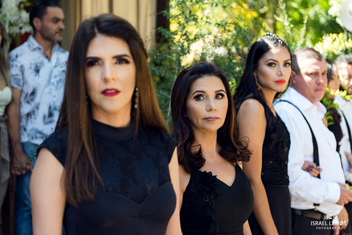 fotos do casamento de Rafaellem e sargento Marcelo  da setima vila do ouro da cidade de pitangui fotos  e fotografo cidade de Para de minas/MG, fotografia registrada pelo fotógrafo de casamento Israel Lemos. e Produção de Tamara oliveira 