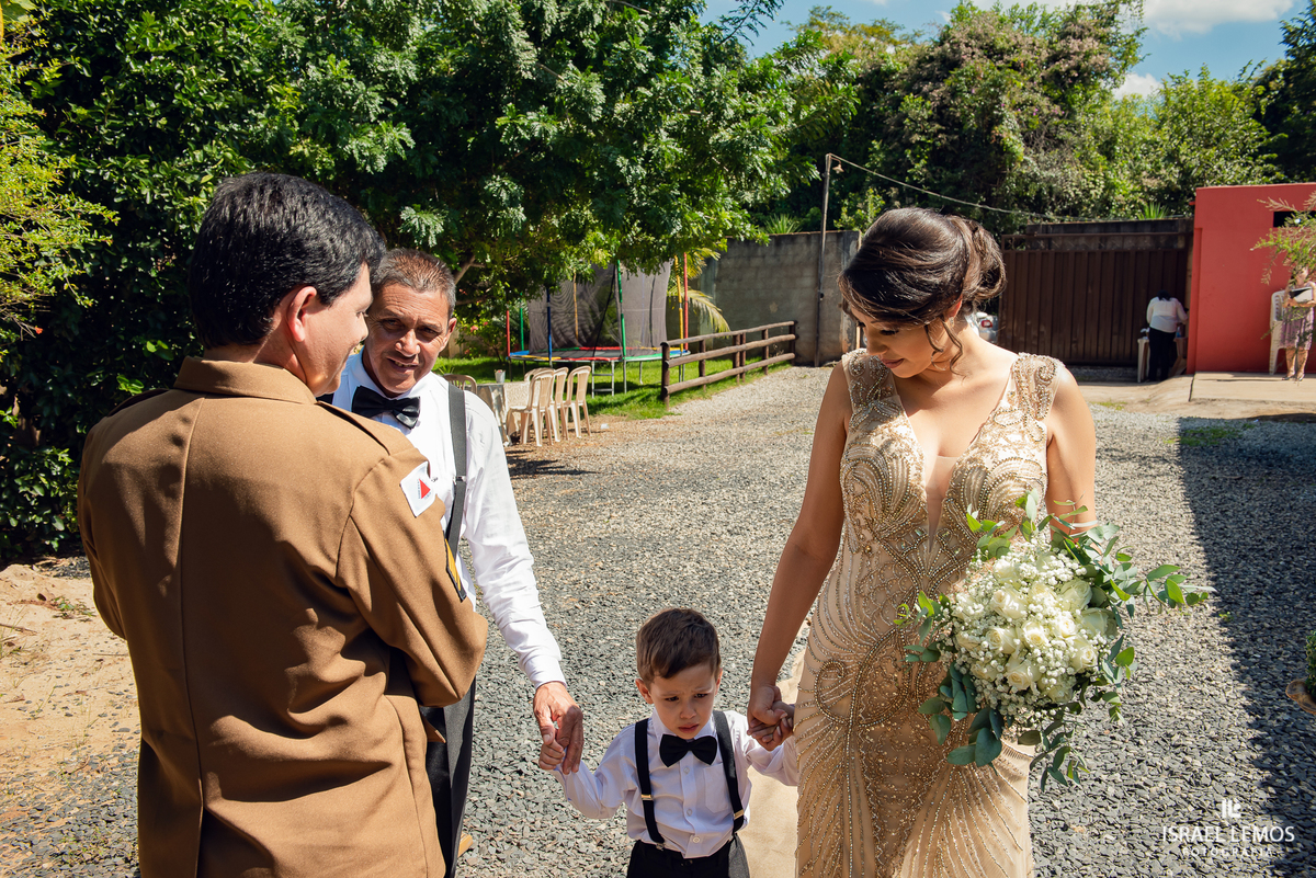 fotos do casamento de Rafaellem e sargento Marcelo  da setima vila do ouro da cidade de pitangui fotos  e fotografo cidade de Para de minas/MG, fotografia registrada pelo fotógrafo de casamento Israel Lemos. e Produção de Tamara oliveira 