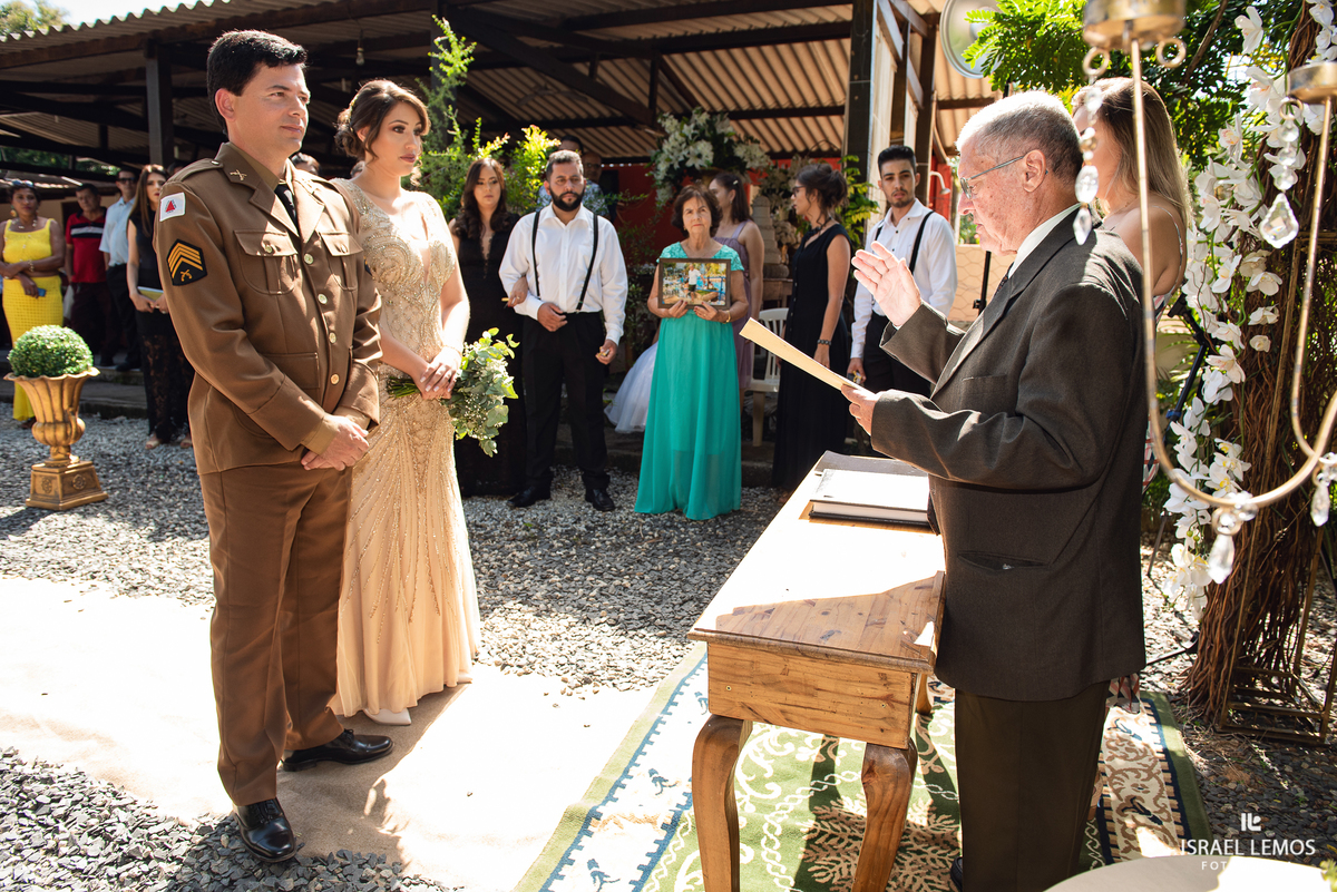 fotos do casamento de Rafaellem e sargento Marcelo  da setima vila do ouro da cidade de pitangui fotos  e fotografo cidade de Para de minas/MG, fotografia registrada pelo fotógrafo de casamento Israel Lemos. e Produção de Tamara oliveira 