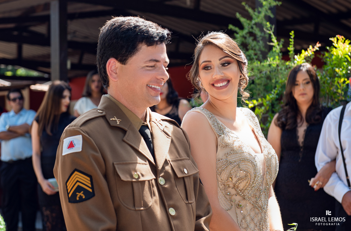 fotos do casamento de Rafaellem e sargento Marcelo  da setima vila do ouro da cidade de pitangui fotos  e fotografo cidade de Para de minas/MG, fotografia registrada pelo fotógrafo de casamento Israel Lemos. e Produção de Tamara oliveira 
