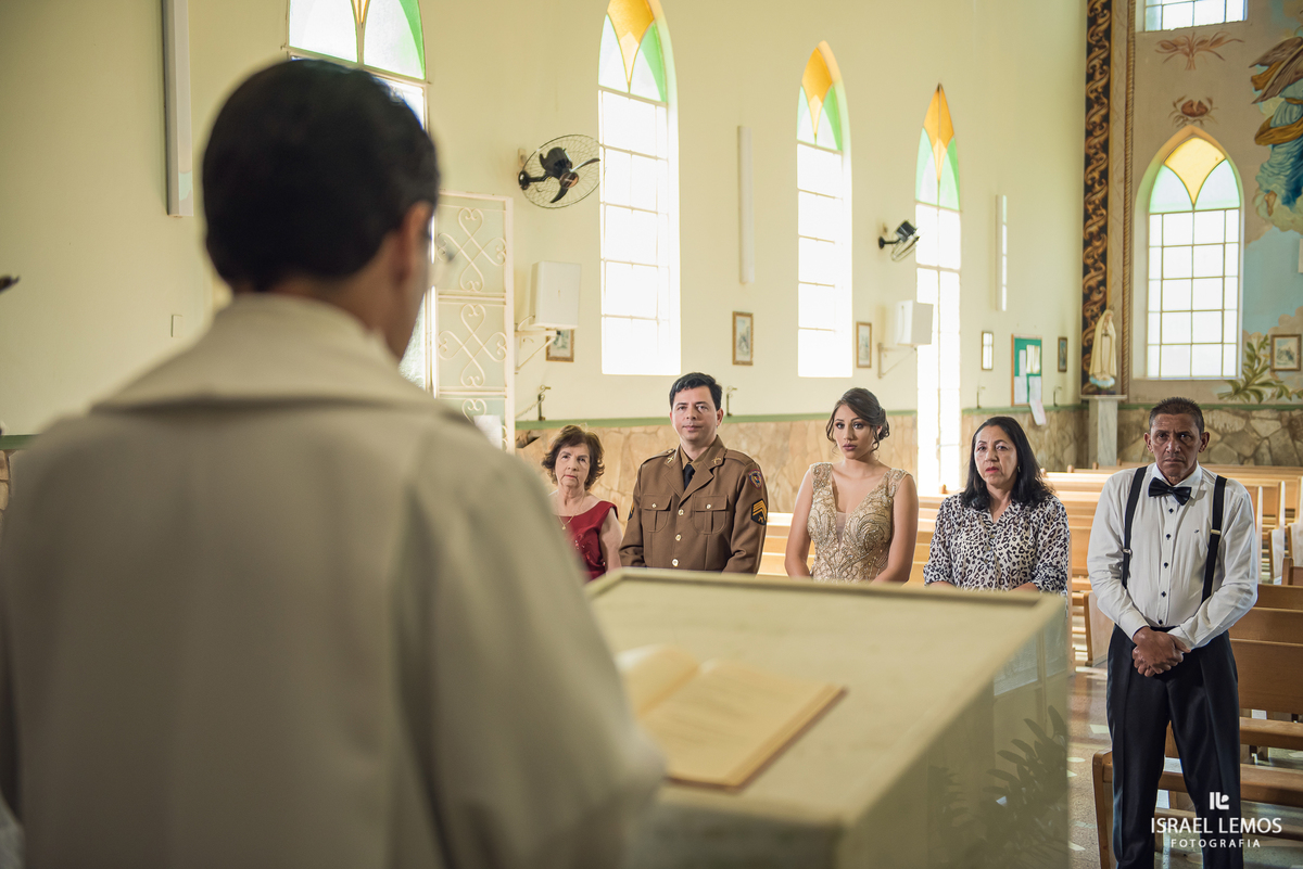 fotos do casamento de Rafaellem e sargento Marcelo  da setima vila do ouro da cidade de pitangui fotos  e fotografo cidade de Para de minas/MG, fotografia registrada pelo fotógrafo de casamento Israel Lemos. e Produção de Tamara oliveira 