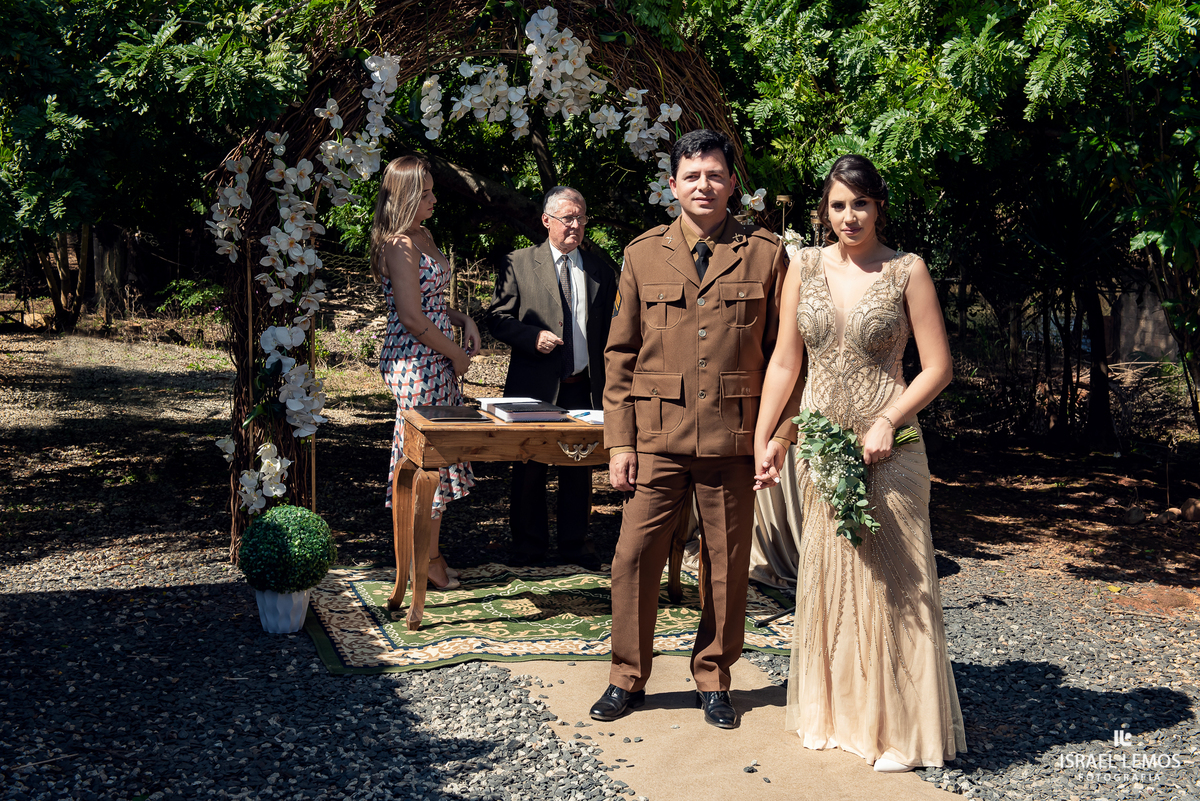 fotos do casamento de Rafaellem e sargento Marcelo  da setima vila do ouro da cidade de pitangui fotos  e fotografo cidade de Para de minas/MG, fotografia registrada pelo fotógrafo de casamento Israel Lemos. e Produção de Tamara oliveira 