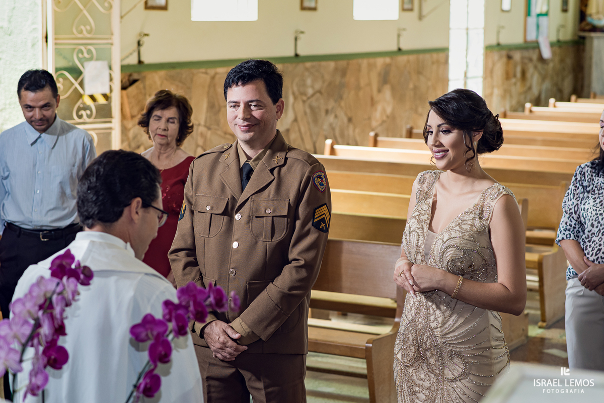 fotos do casamento de Rafaellem e sargento Marcelo  da setima vila do ouro da cidade de pitangui fotos  e fotografo cidade de Para de minas/MG, fotografia registrada pelo fotógrafo de casamento Israel Lemos. e Produção de Tamara oliveira 