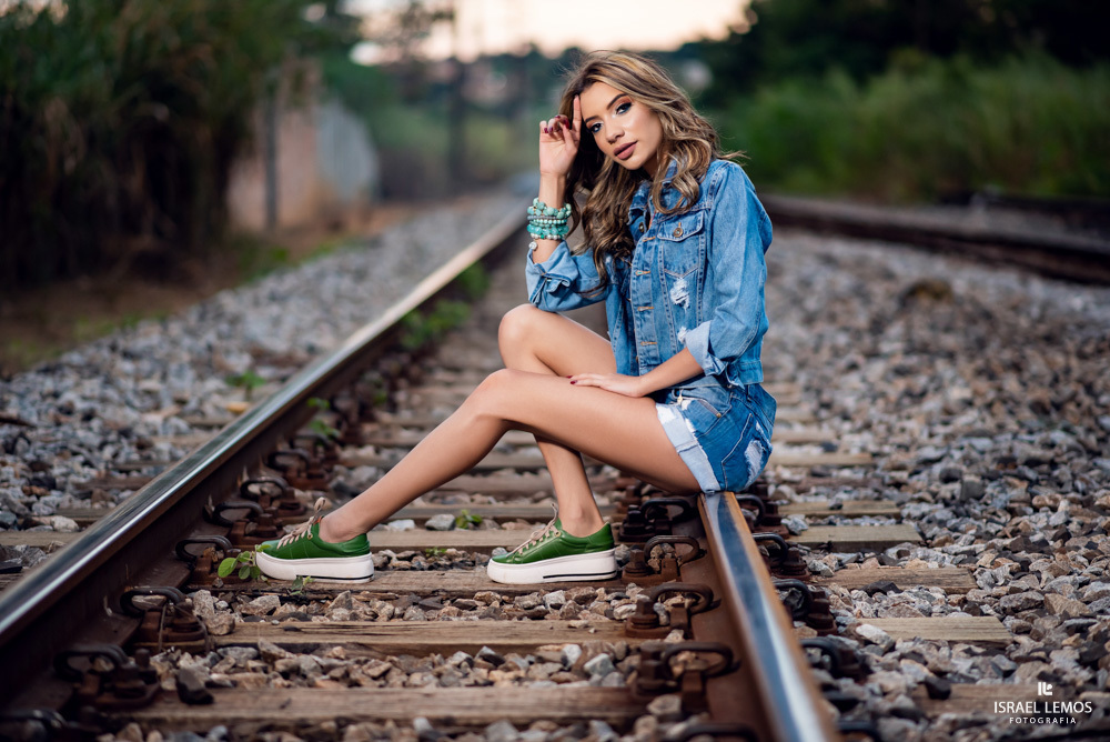 Fotos em para de minas para modelo fotografica feitas pelo fotografo de studio de para de minas Israel lemos