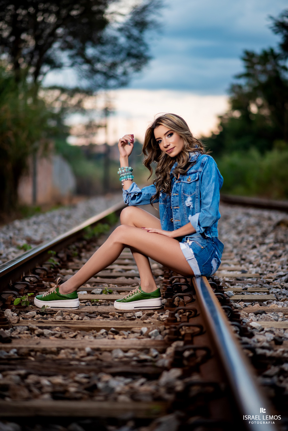Fotos em para de minas para modelo fotografica feitas pelo fotografo de studio de para de minas Israel lemos