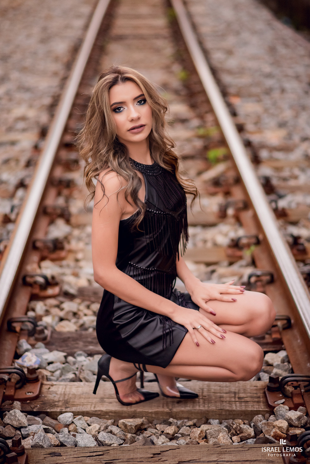 Fotos em para de minas para modelo fotografica feitas pelo fotografo de studio de para de minas Israel lemos