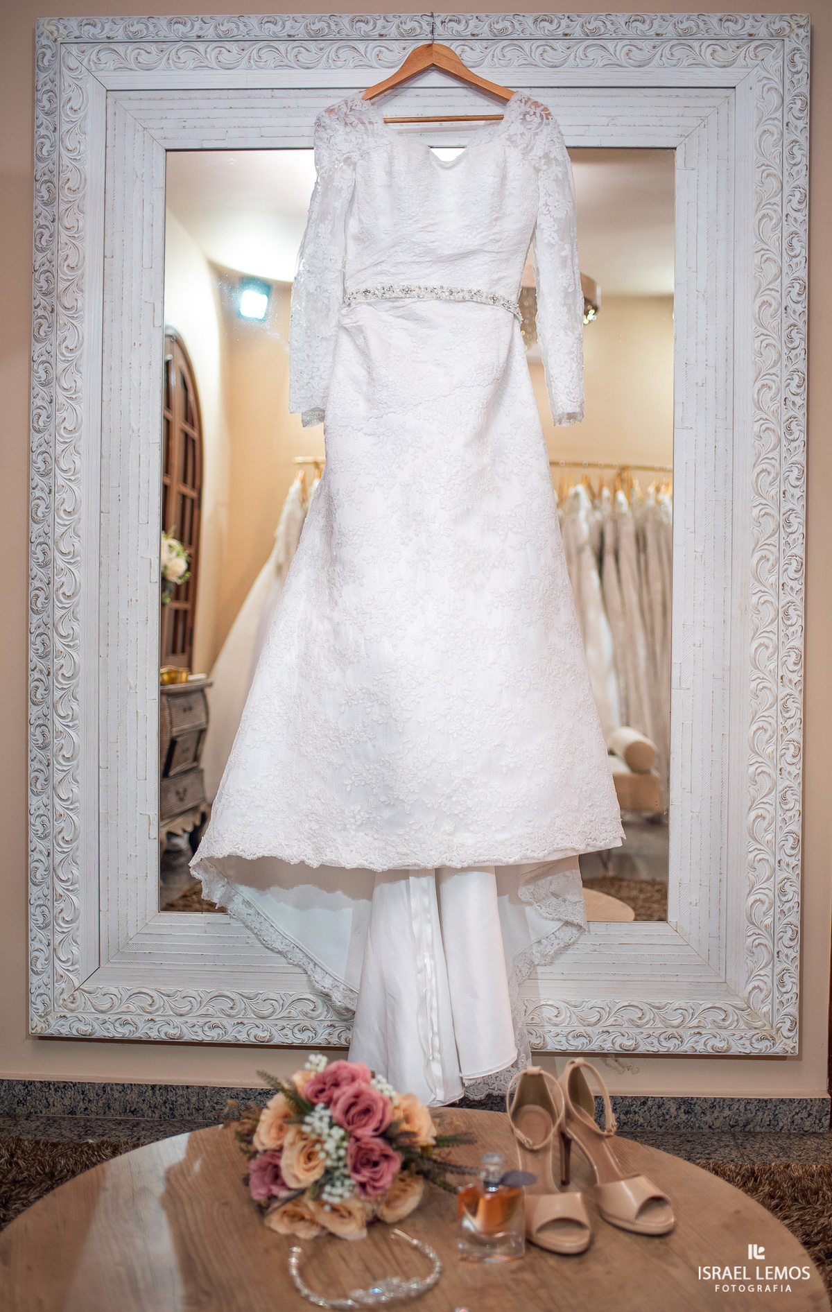 Casamento de Tahina e Fabricio realizado na Silmaria noivas na igreja maratona em cidade de Para de minas/MG, fotografia registrada com make de Dionizio pelo fotógrafo de casamento Israel Lemos.