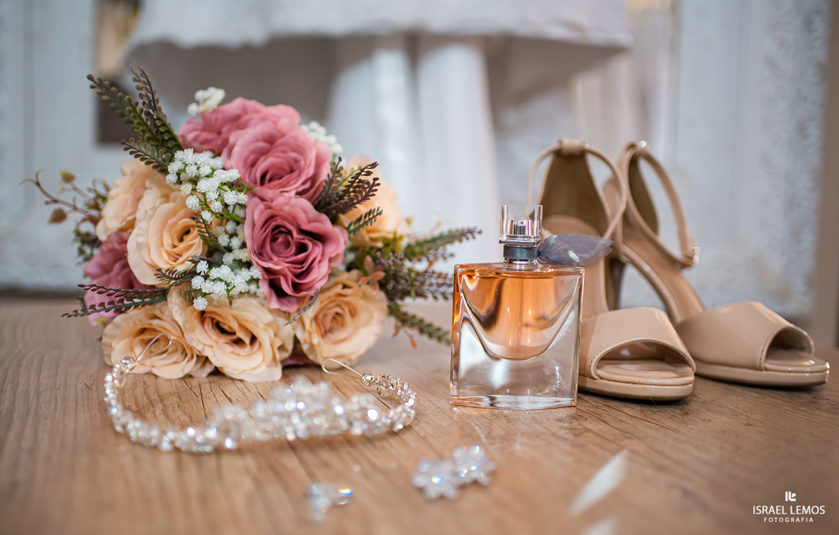Casamento de Tahina e Fabricio realizado na Silmaria noivas na igreja maratona em cidade de Para de minas/MG, fotografia registrada com make de Dionizio pelo fotógrafo de casamento Israel Lemos.