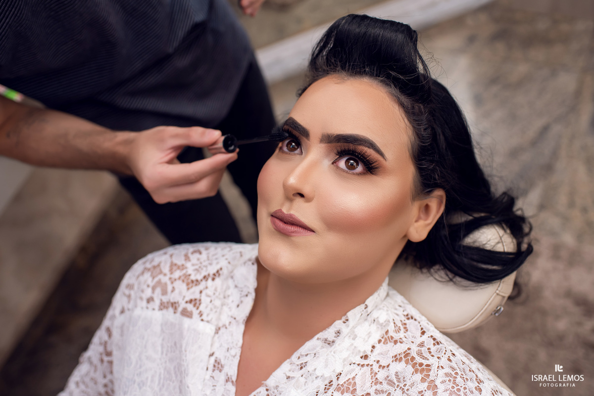 Casamento de Tahina e Fabricio realizado na Silmaria noivas na igreja maratona em cidade de Para de minas/MG, fotografia registrada com make de Dionizio pelo fotógrafo de casamento Israel Lemos.