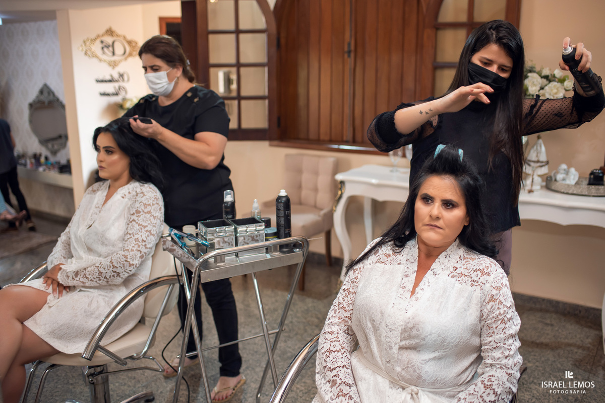 Casamento de Tahina e Fabricio realizado na Silmaria noivas na igreja maratona em cidade de Para de minas/MG, fotografia registrada com make de Dionizio pelo fotógrafo de casamento Israel Lemos.