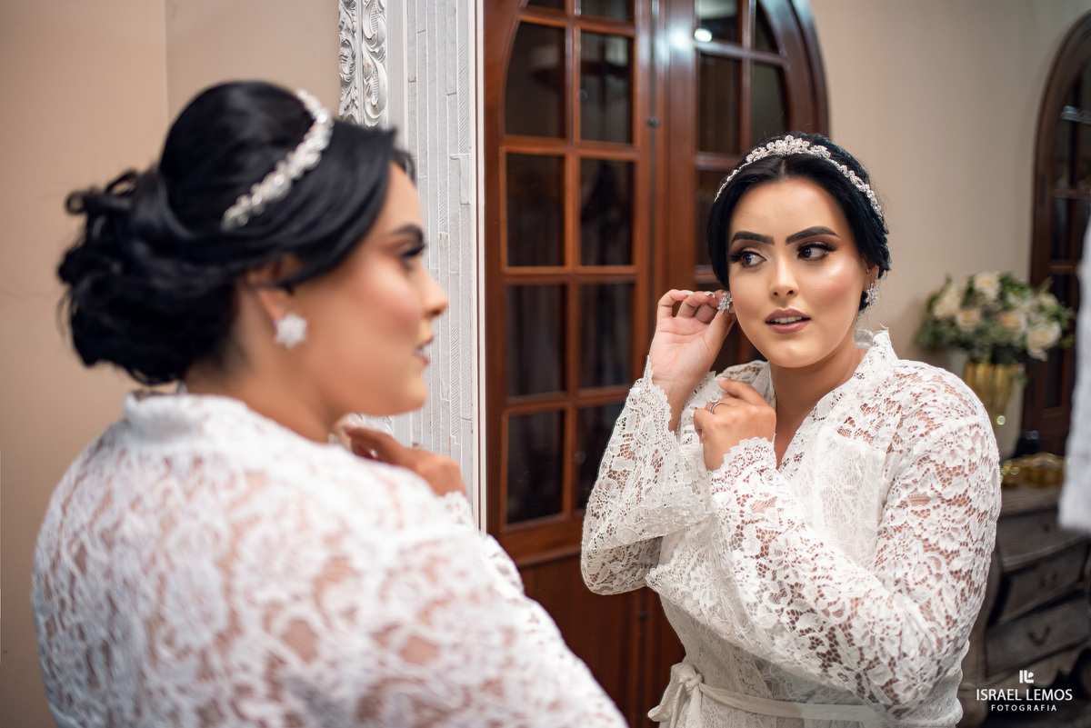 Casamento de Tahina e Fabricio realizado na Silmaria noivas na igreja maratona em cidade de Para de minas/MG, fotografia registrada com make de Dionizio pelo fotógrafo de casamento Israel Lemos.