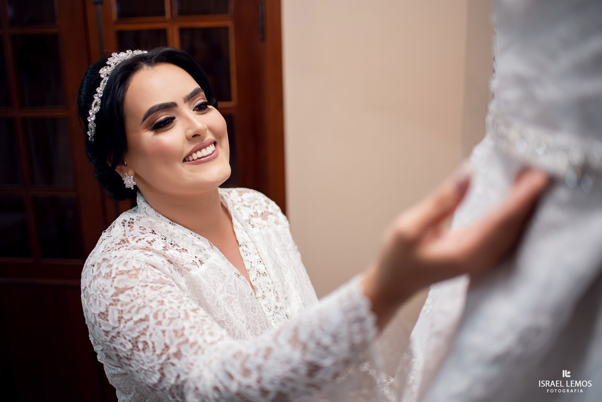 Casamento de Tahina e Fabricio realizado na Silmaria noivas na igreja maratona em cidade de Para de minas/MG, fotografia registrada com make de Dionizio pelo fotógrafo de casamento Israel Lemos.