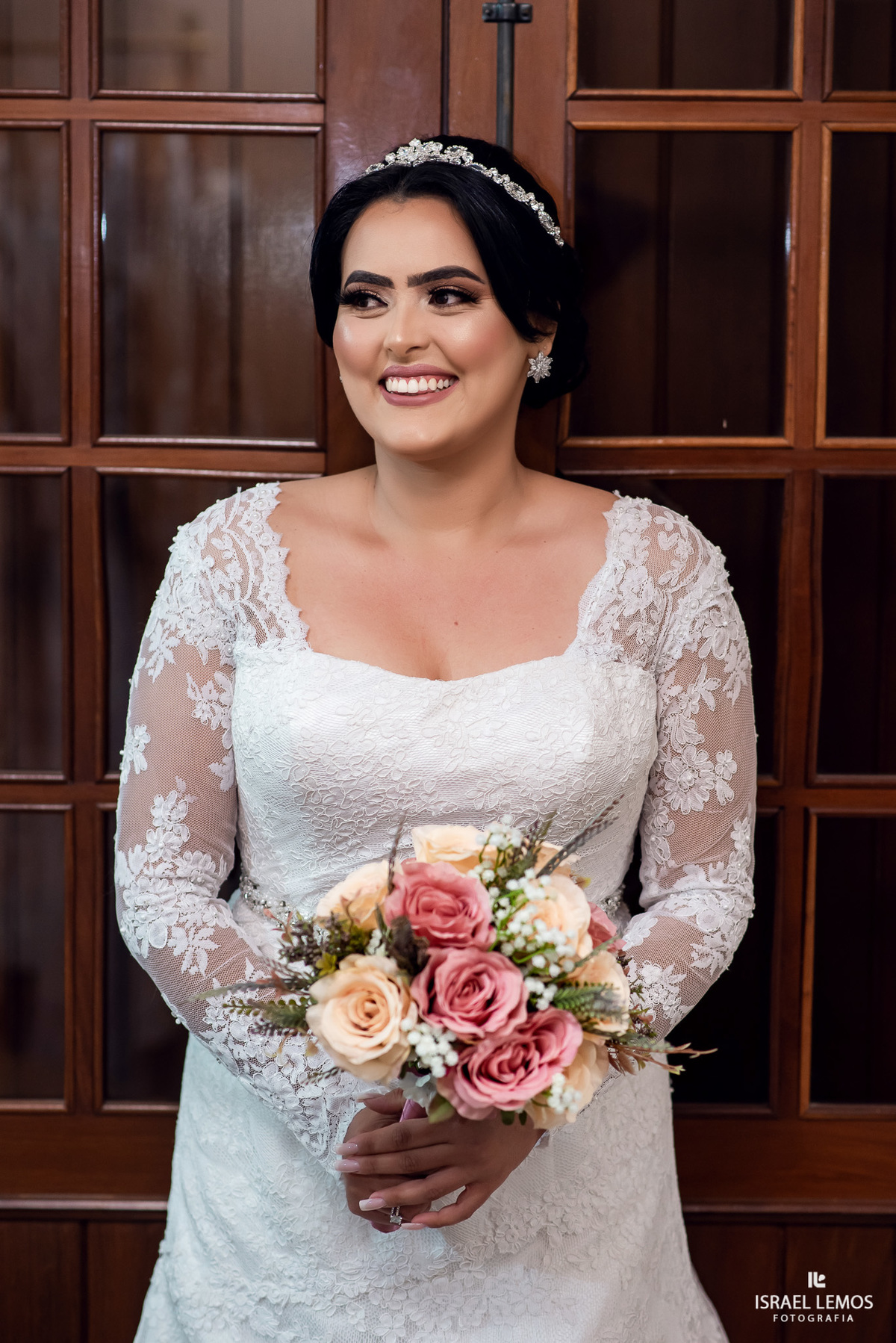 Casamento de Tahina e Fabricio realizado na Silmaria noivas na igreja maratona em cidade de Para de minas/MG, fotografia registrada com make de Dionizio pelo fotógrafo de casamento Israel Lemos.