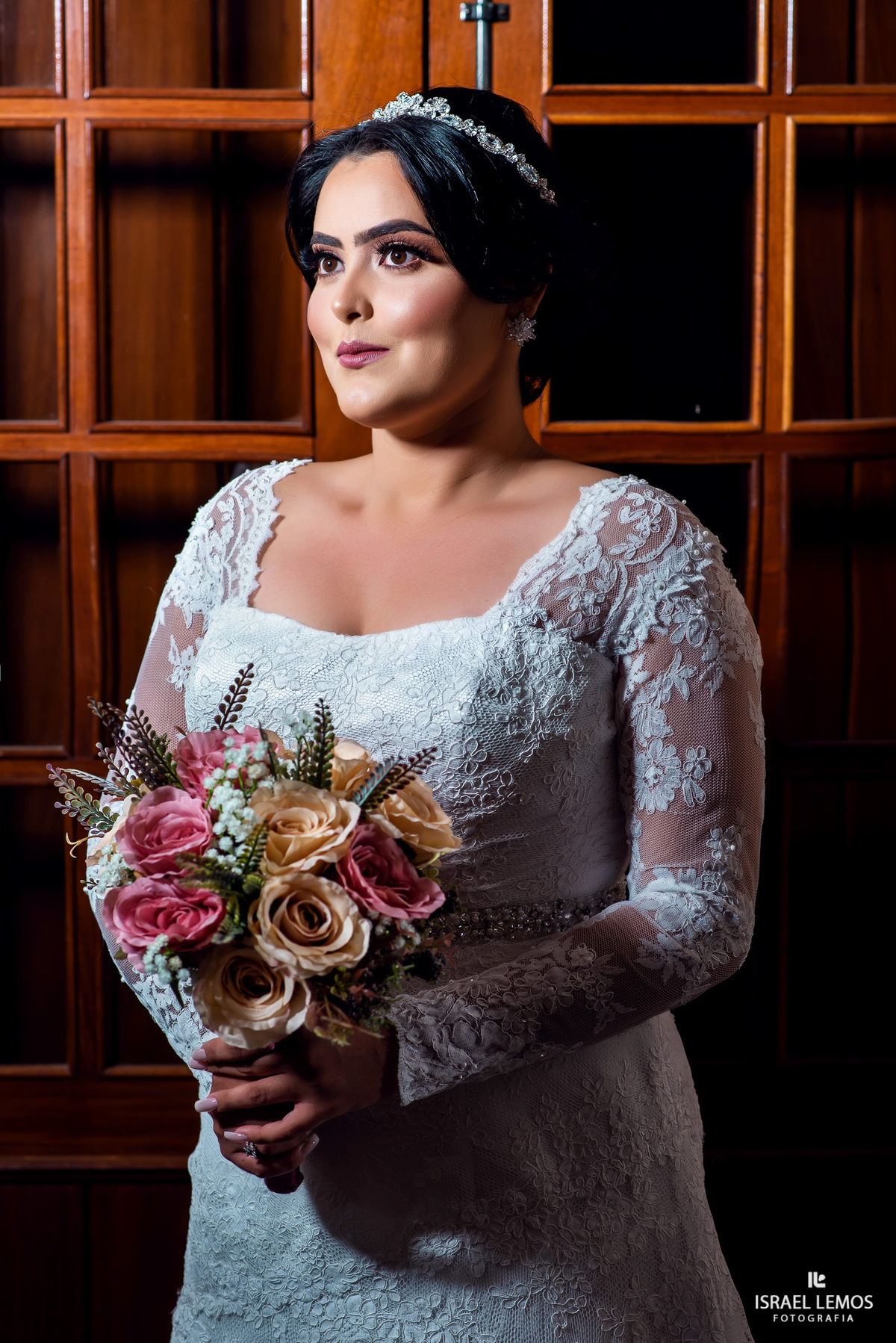 Casamento de Tahina e Fabricio realizado na Silmaria noivas na igreja maratona em cidade de Para de minas/MG, fotografia registrada com make de Dionizio pelo fotógrafo de casamento Israel Lemos.