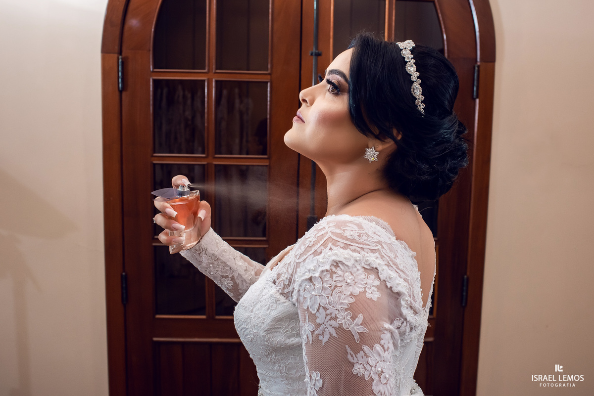 Casamento de Tahina e Fabricio realizado na Silmaria noivas na igreja maratona em cidade de Para de minas/MG, fotografia registrada com make de Dionizio pelo fotógrafo de casamento Israel Lemos.