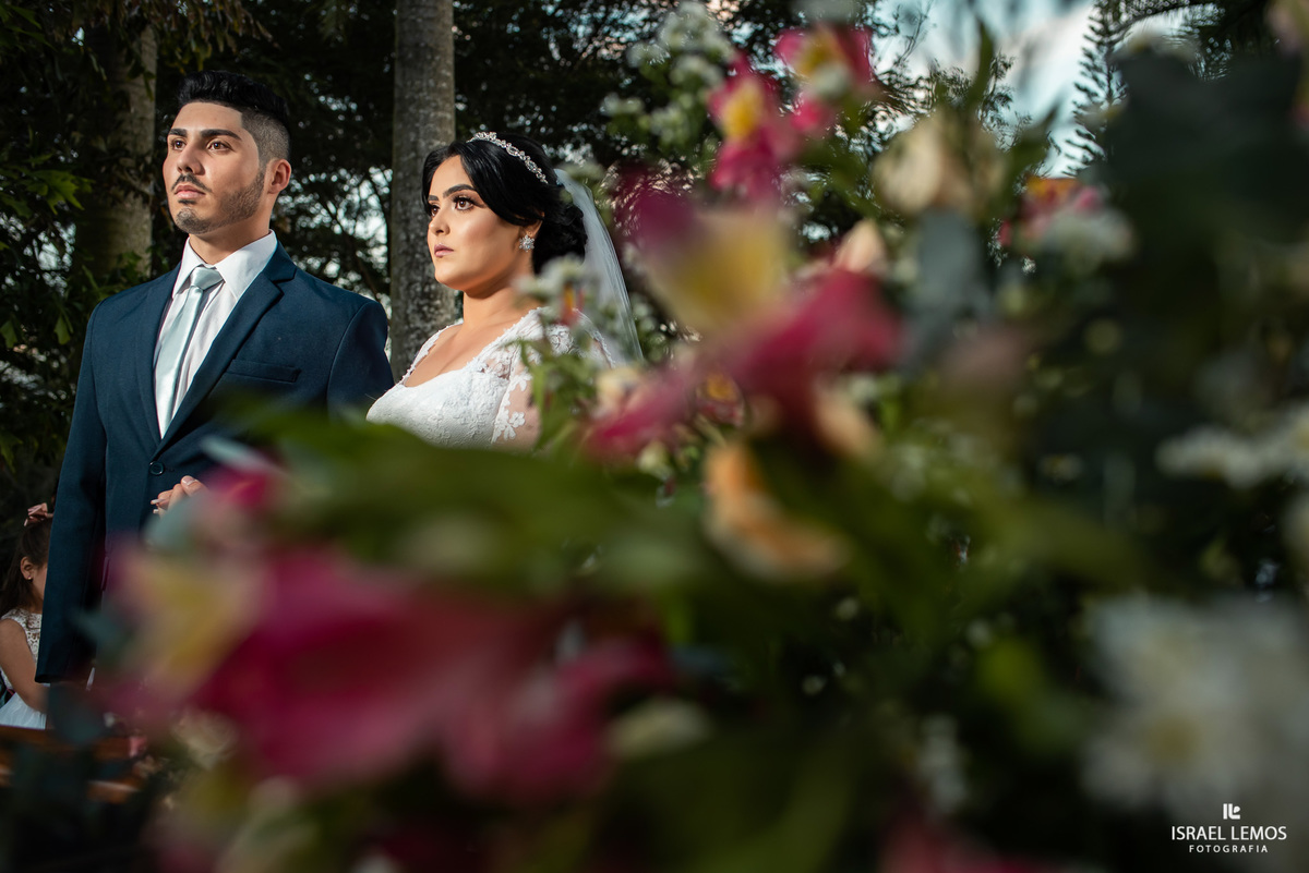 Casamento de Tahina e Fabricio realizado na Silmaria noivas na igreja maratona em cidade de Para de minas/MG, fotografia registrada com make de Dionizio pelo fotógrafo de casamento Israel Lemos.