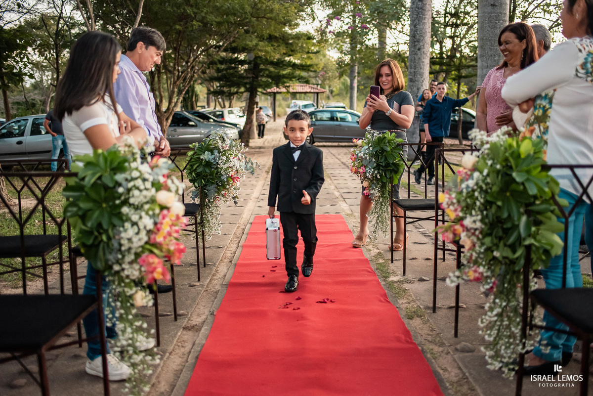 Casamento de Tahina e Fabricio realizado na Silmaria noivas na igreja maratona em cidade de Para de minas/MG, fotografia registrada com make de Dionizio pelo fotógrafo de casamento Israel Lemos.