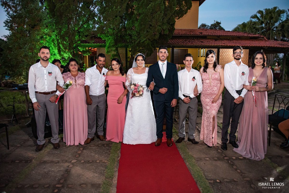 Casamento de Tahina e Fabricio realizado na Silmaria noivas na igreja maratona em cidade de Para de minas/MG, fotografia registrada com make de Dionizio pelo fotógrafo de casamento Israel Lemos.