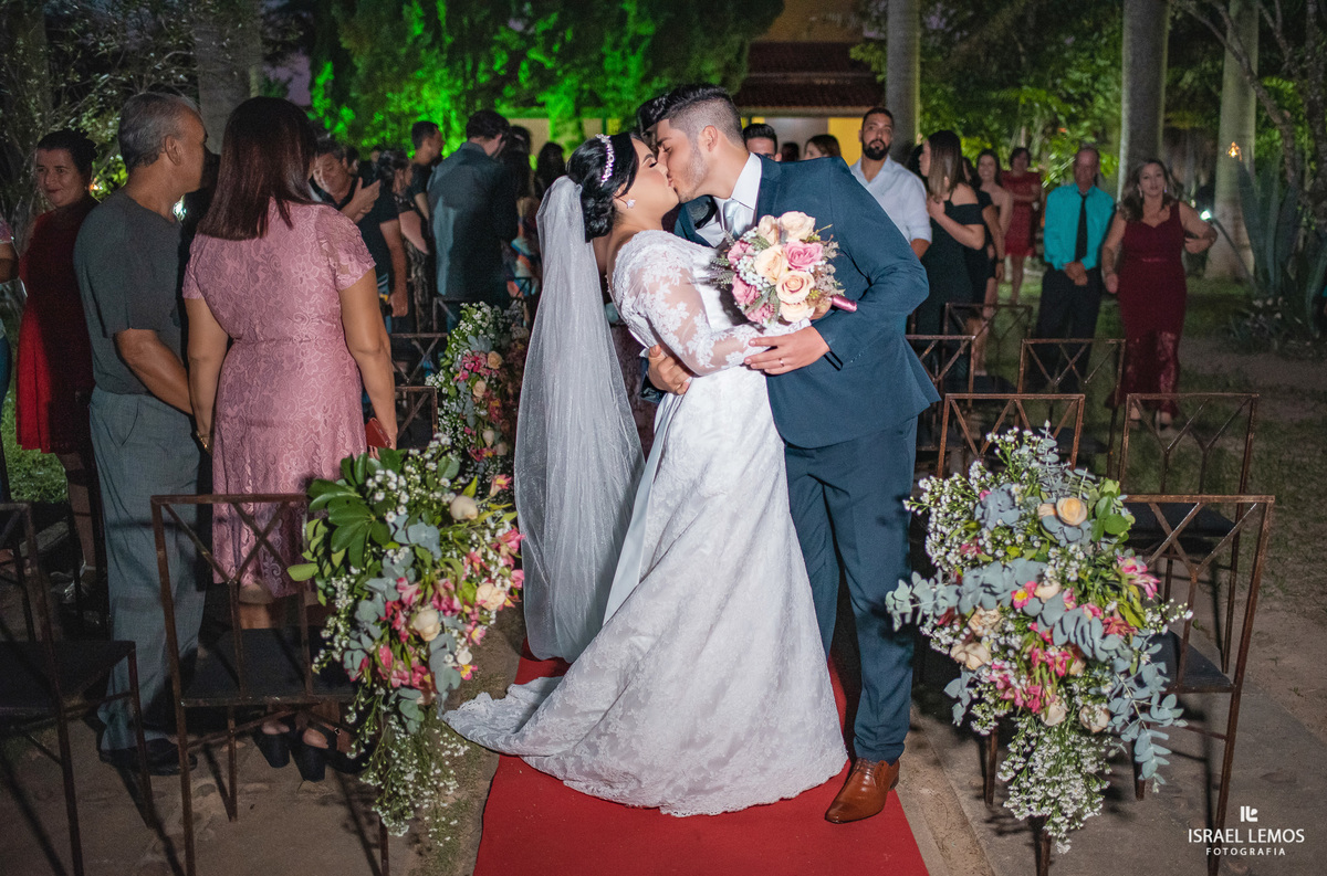 Casamento de Tahina e Fabricio realizado na Silmaria noivas na igreja maratona em cidade de Para de minas/MG, fotografia registrada com make de Dionizio pelo fotógrafo de casamento Israel Lemos.