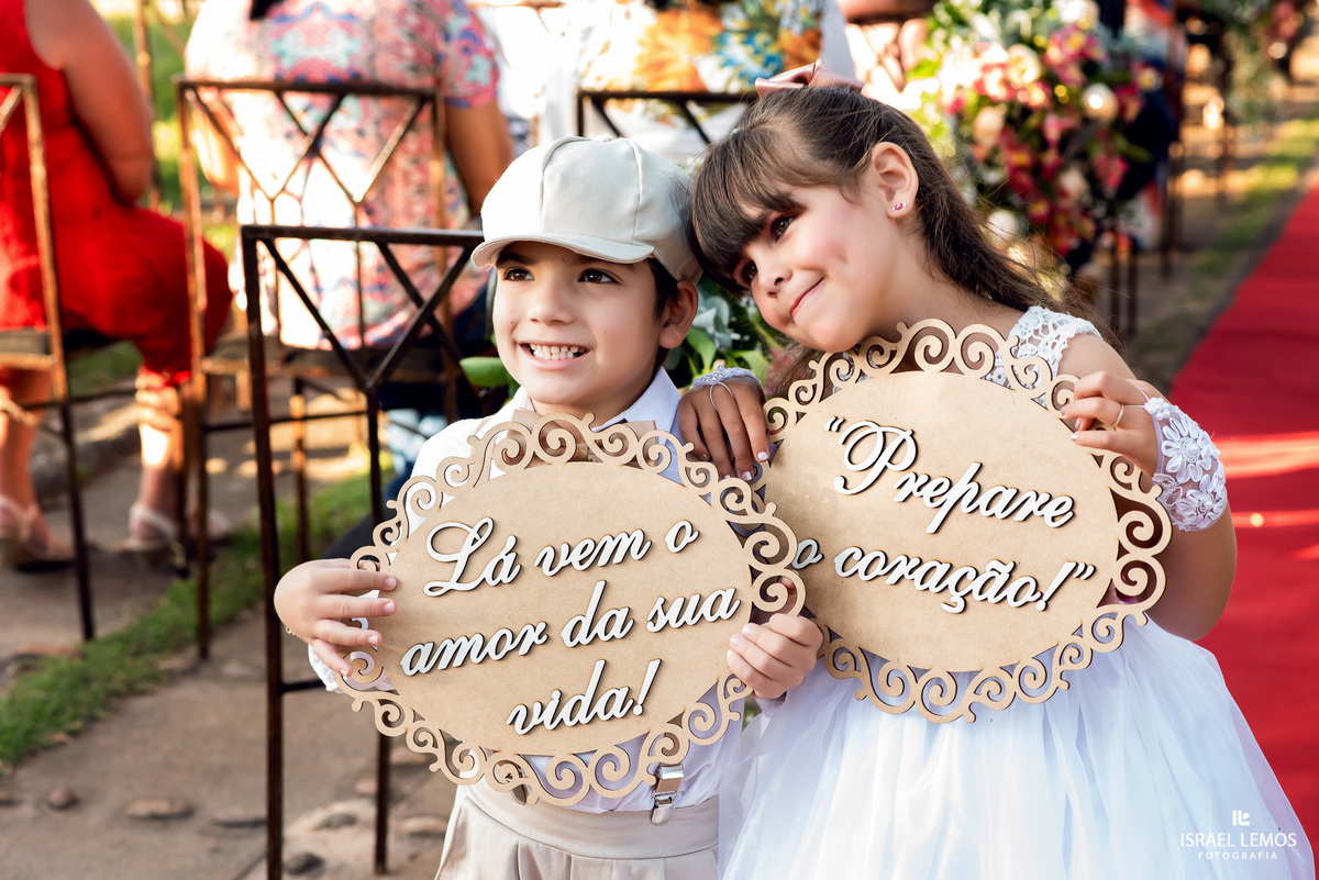 Casamento de Tahina e Fabricio realizado na Silmaria noivas na igreja maratona em cidade de Para de minas/MG, fotografia registrada com make de Dionizio pelo fotógrafo de casamento Israel Lemos.