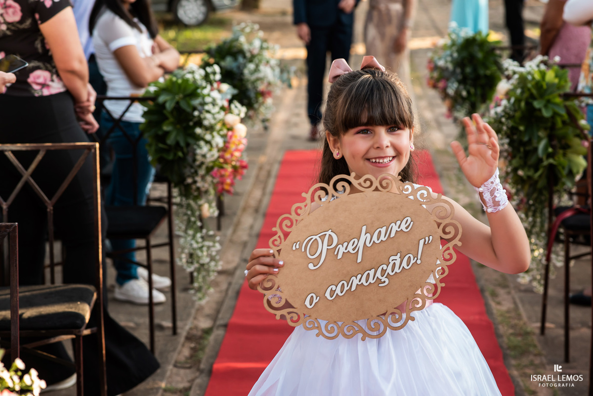 Casamento de Tahina e Fabricio realizado na Silmaria noivas na igreja maratona em cidade de Para de minas/MG, fotografia registrada com make de Dionizio pelo fotógrafo de casamento Israel Lemos.