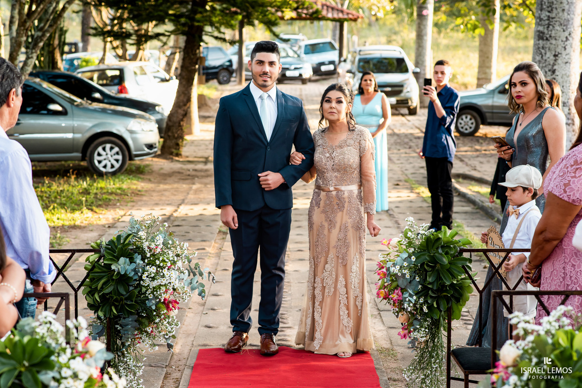 Casamento de Tahina e Fabricio realizado na Silmaria noivas na igreja maratona em cidade de Para de minas/MG, fotografia registrada com make de Dionizio pelo fotógrafo de casamento Israel Lemos.