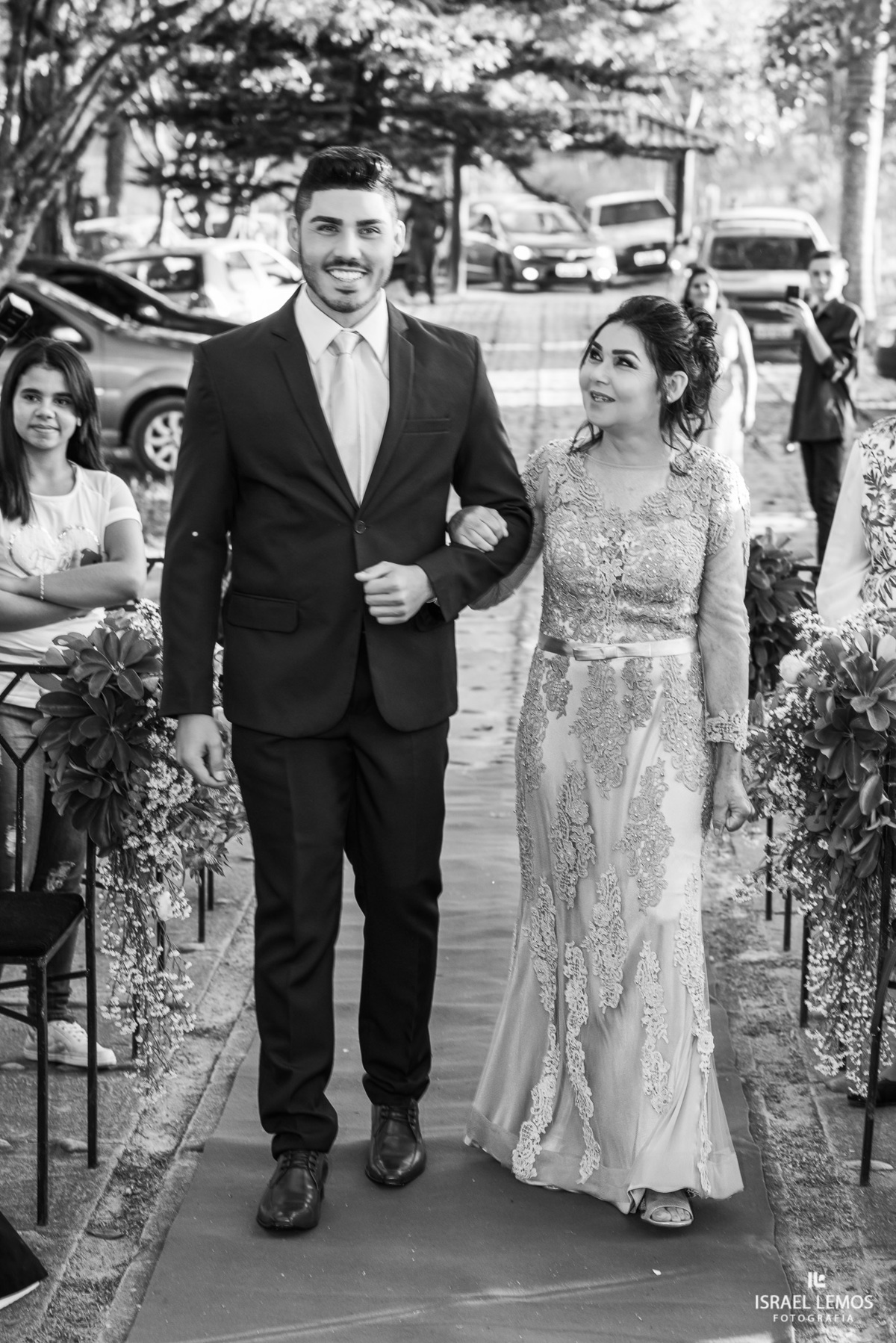 Casamento de Tahina e Fabricio realizado na Silmaria noivas na igreja maratona em cidade de Para de minas/MG, fotografia registrada com make de Dionizio pelo fotógrafo de casamento Israel Lemos.