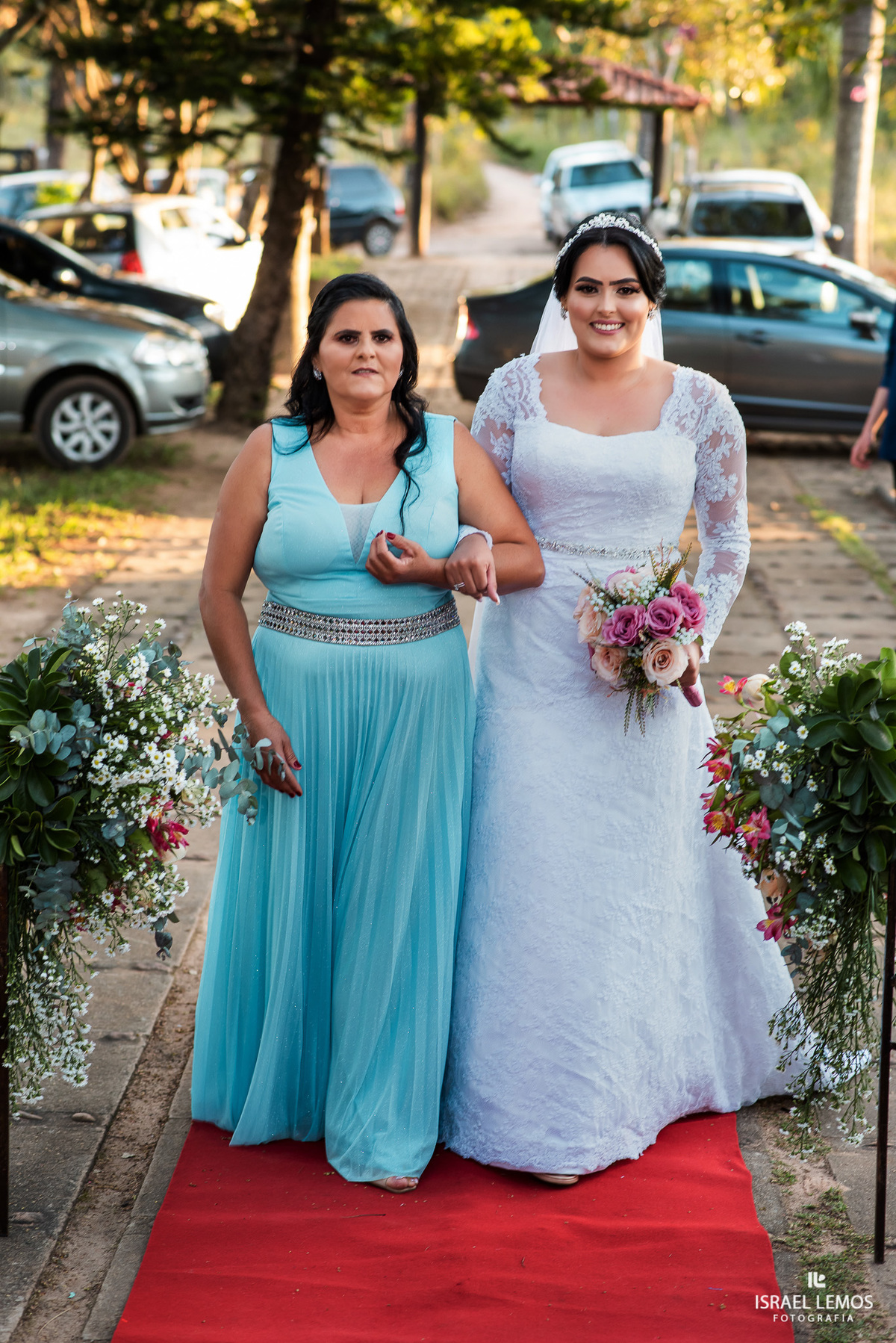 Casamento de Tahina e Fabricio realizado na Silmaria noivas na igreja maratona em cidade de Para de minas/MG, fotografia registrada com make de Dionizio pelo fotógrafo de casamento Israel Lemos.