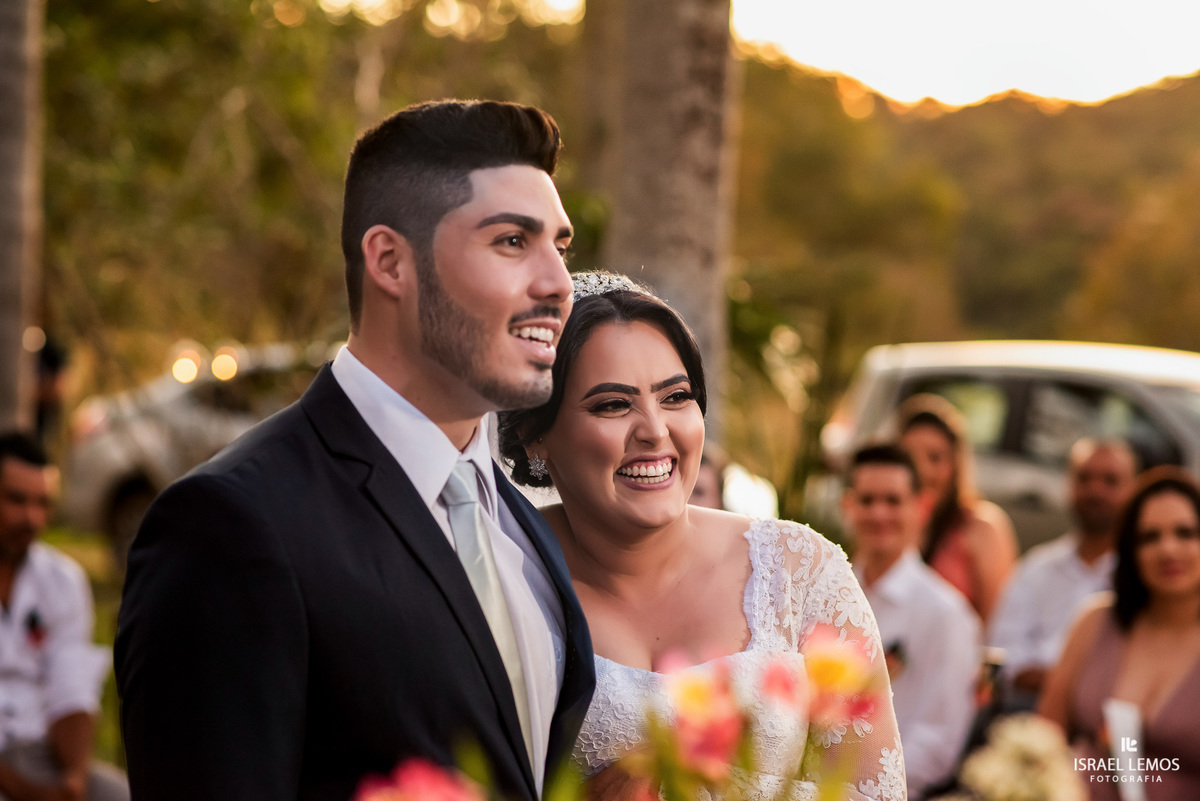 Casamento de Tahina e Fabricio realizado na Silmaria noivas na igreja maratona em cidade de Para de minas/MG, fotografia registrada com make de Dionizio pelo fotógrafo de casamento Israel Lemos.