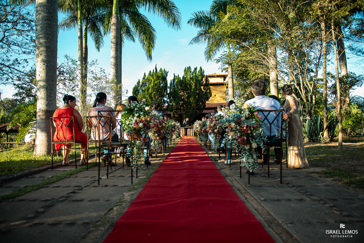 Casamento de Tahina e Fabricio realizado na Silmaria noivas na igreja maratona em cidade de Para de minas/MG, fotografia registrada com make de Dionizio pelo fotógrafo de casamento Israel Lemos.