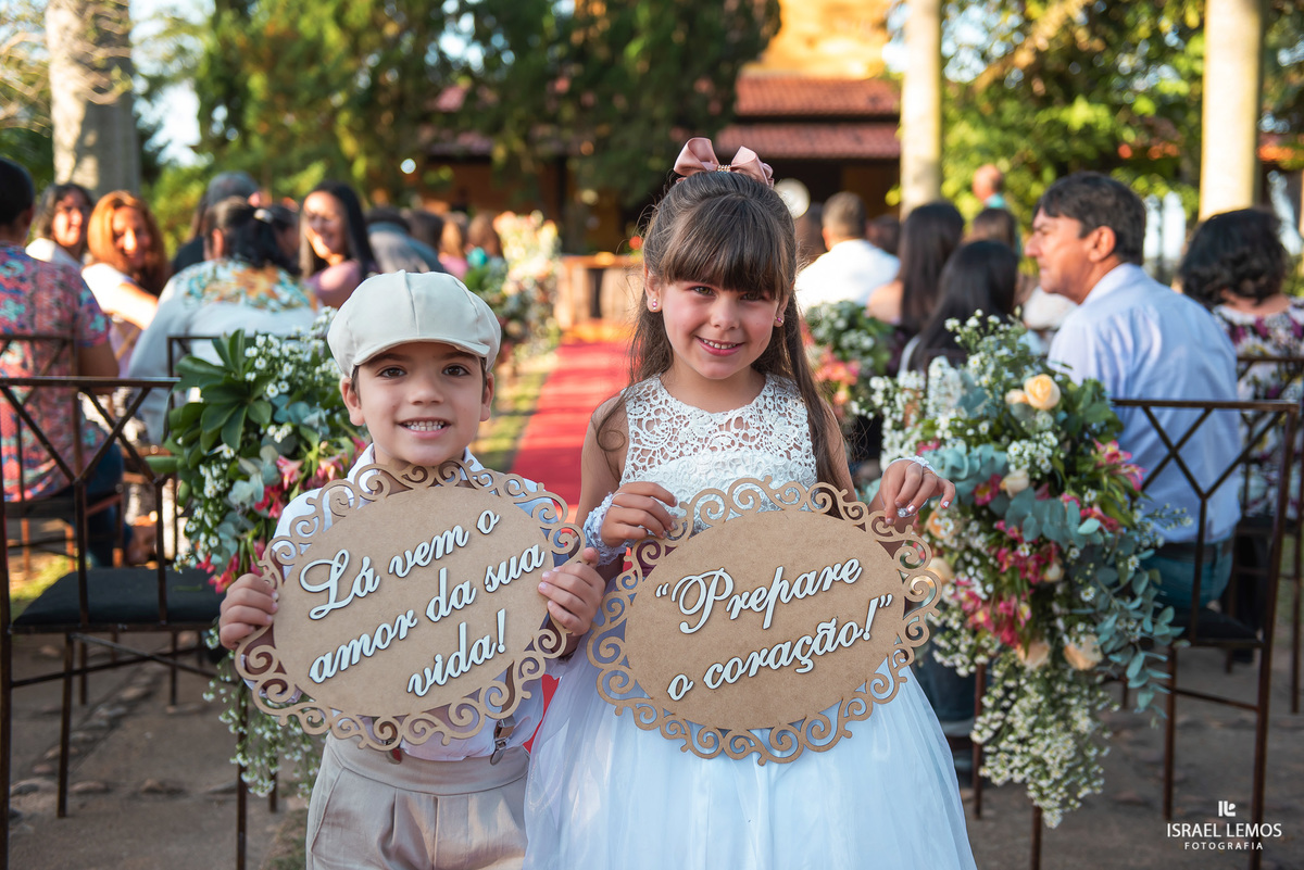 Casamento de Tahina e Fabricio realizado na Silmaria noivas na igreja maratona em cidade de Para de minas/MG, fotografia registrada com make de Dionizio pelo fotógrafo de casamento Israel Lemos.