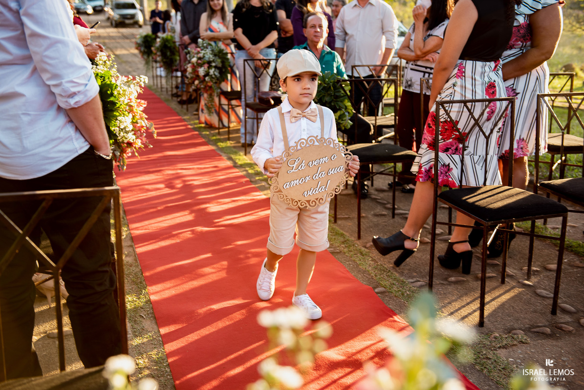 Casamento de Tahina e Fabricio realizado na Silmaria noivas na igreja maratona em cidade de Para de minas/MG, fotografia registrada com make de Dionizio pelo fotógrafo de casamento Israel Lemos.